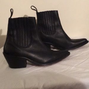 ECOTE Pointed toe booties size 8.5